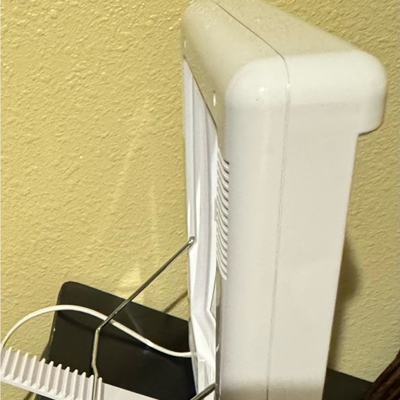 White Lighted Makeup Mirror - Picture 3 of 7